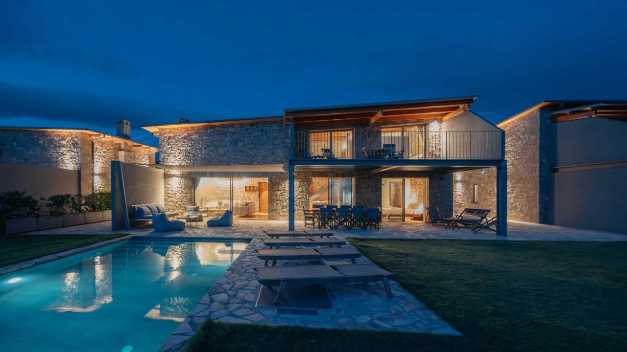 Real Life Homes Luxurious Seafront Villas Each With Their Own Private Pools Korakokhórion エクステリア 写真