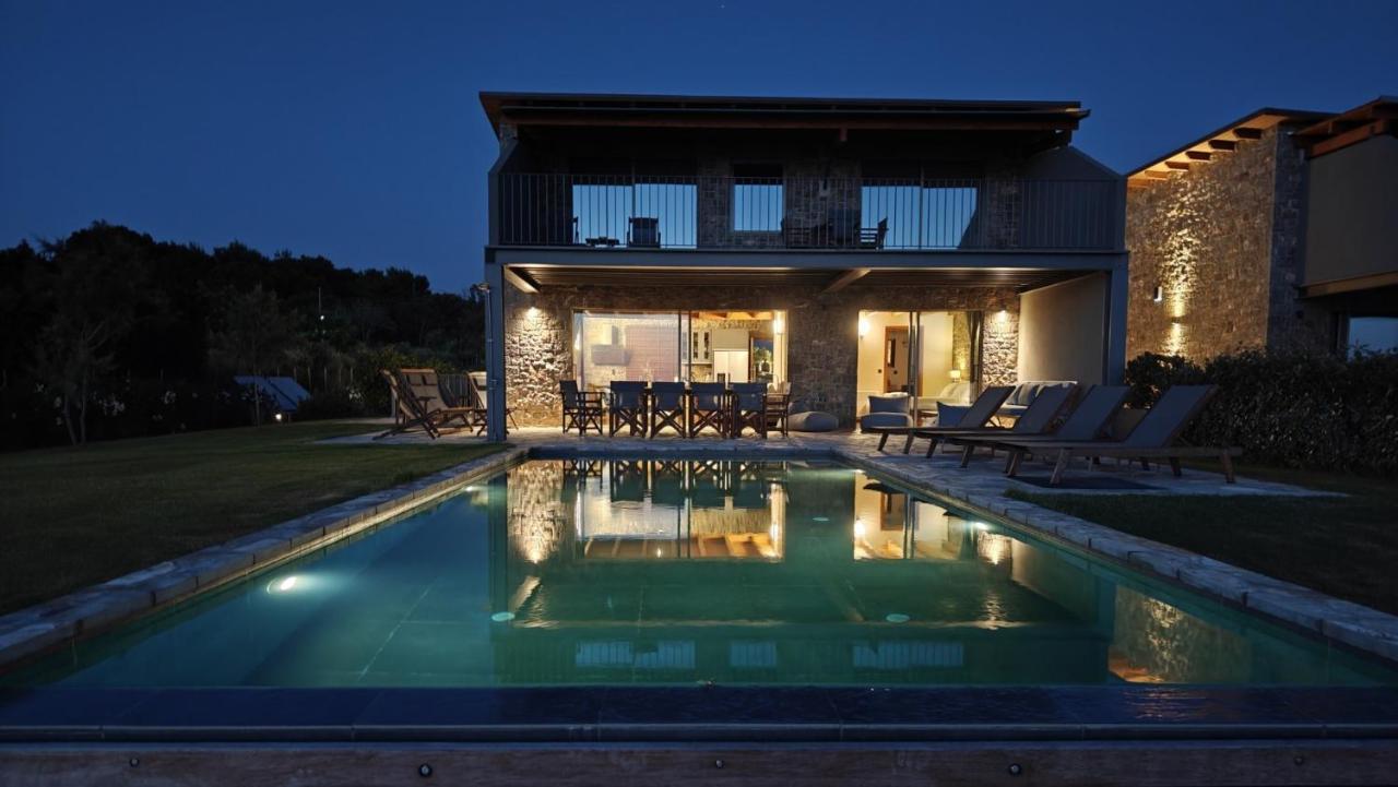 Real Life Homes Luxurious Seafront Villas Each With Their Own Private Pools Korakokhórion エクステリア 写真