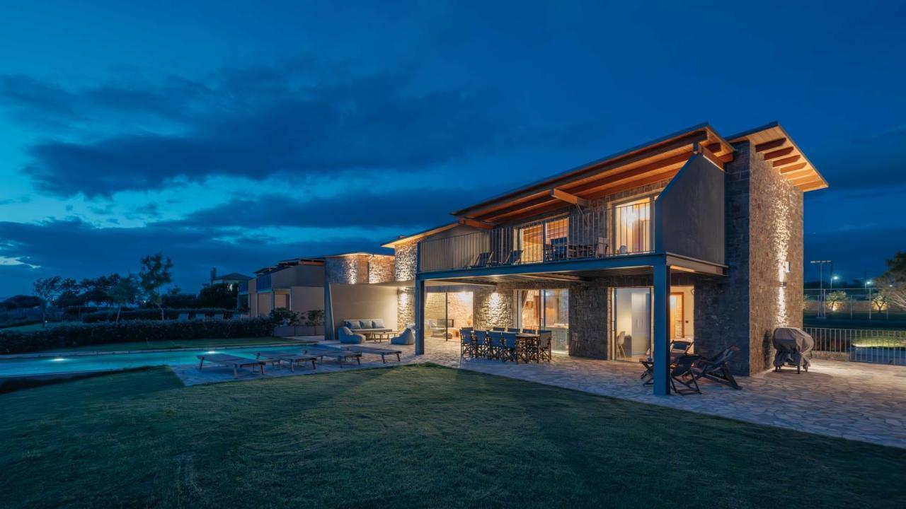 Real Life Homes Luxurious Seafront Villas Each With Their Own Private Pools Korakokhórion エクステリア 写真
