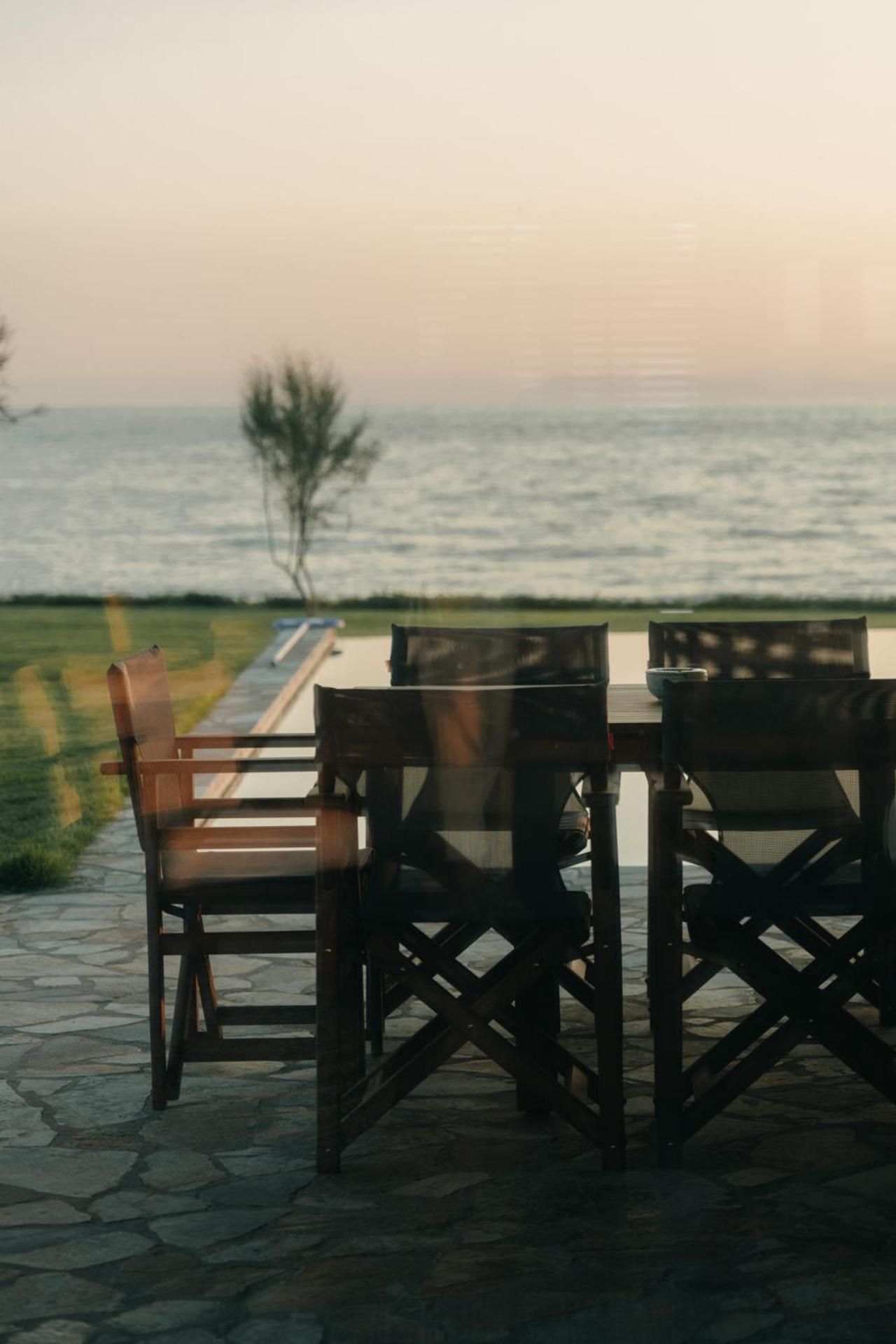 Real Life Homes Luxurious Seafront Villas Each With Their Own Private Pools Korakokhórion エクステリア 写真