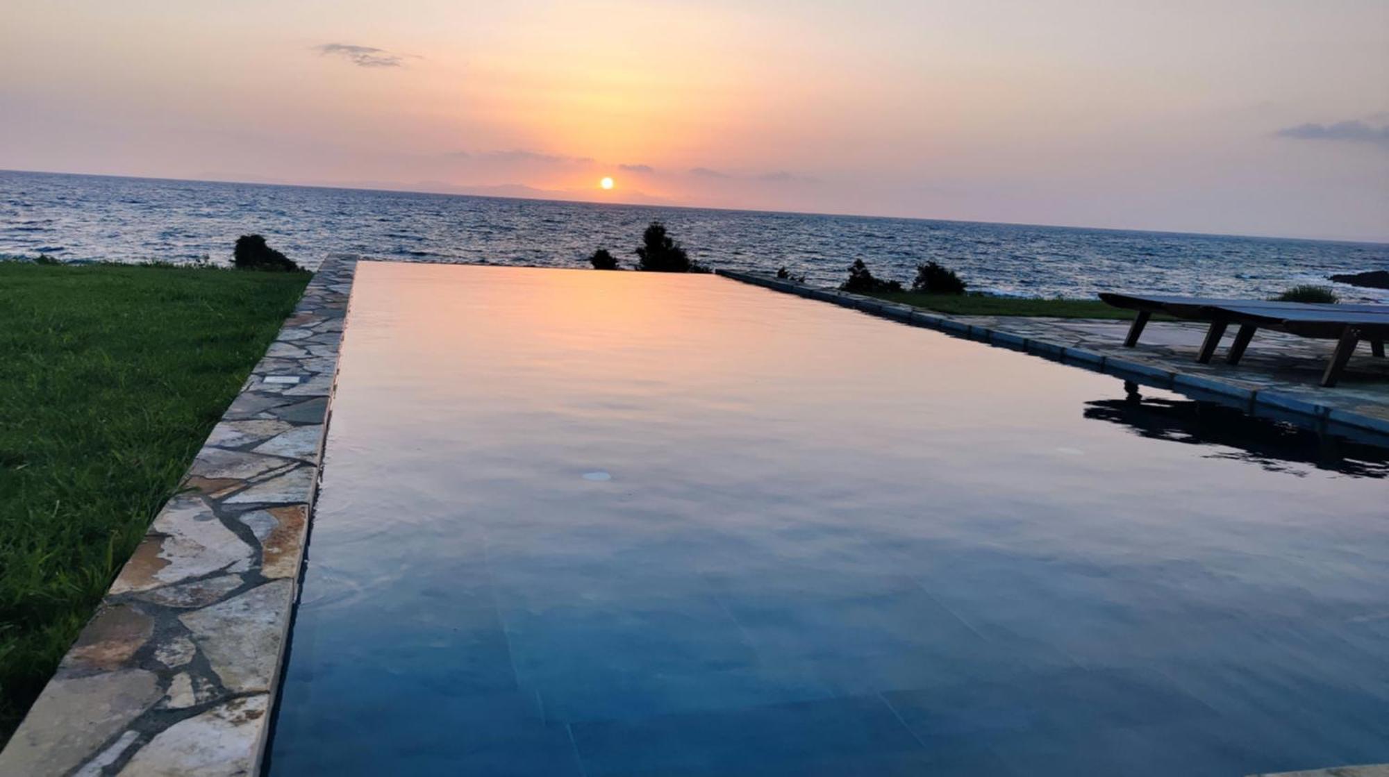 Real Life Homes Luxurious Seafront Villas Each With Their Own Private Pools Korakokhórion エクステリア 写真