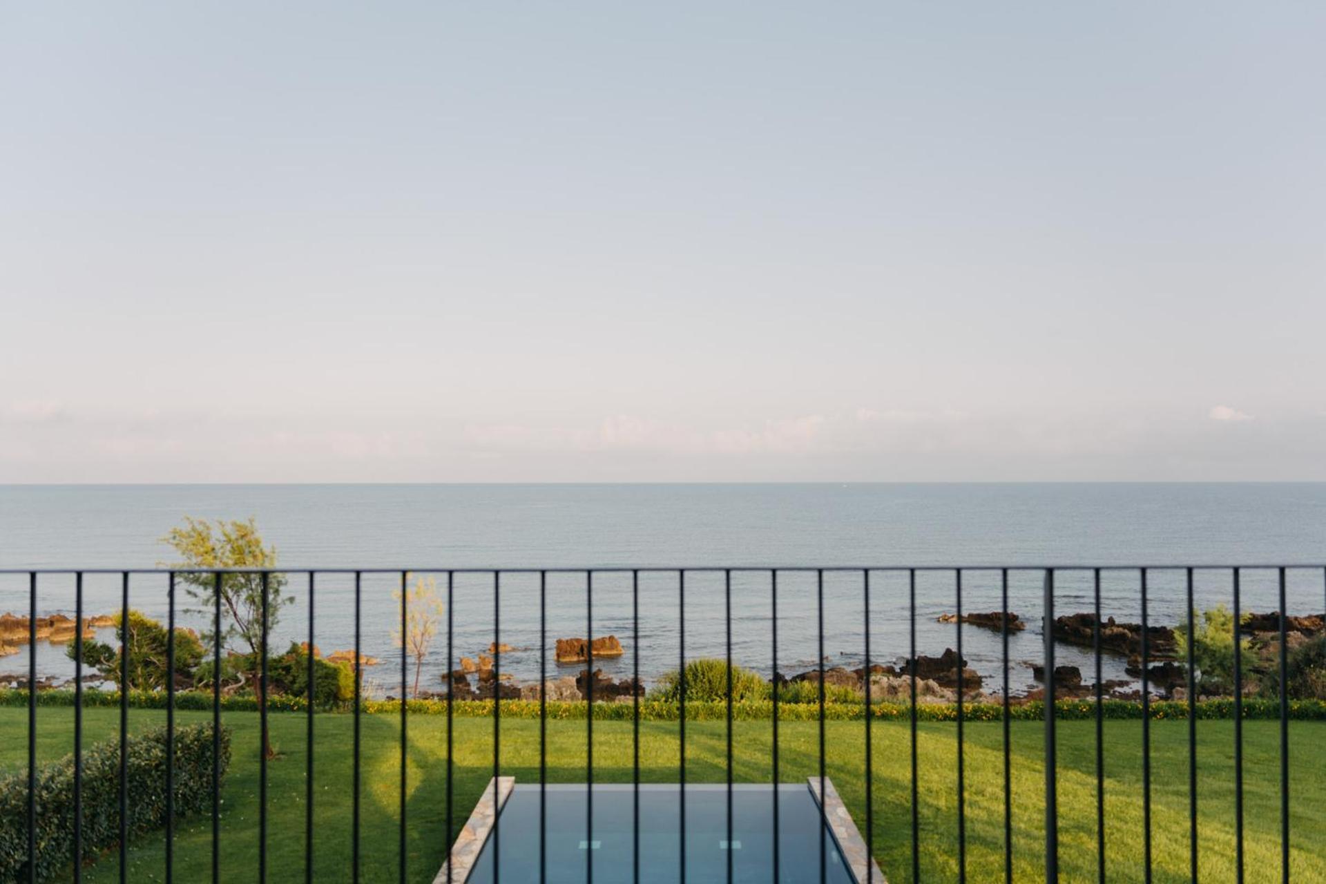 Real Life Homes Luxurious Seafront Villas Each With Their Own Private Pools Korakokhórion エクステリア 写真