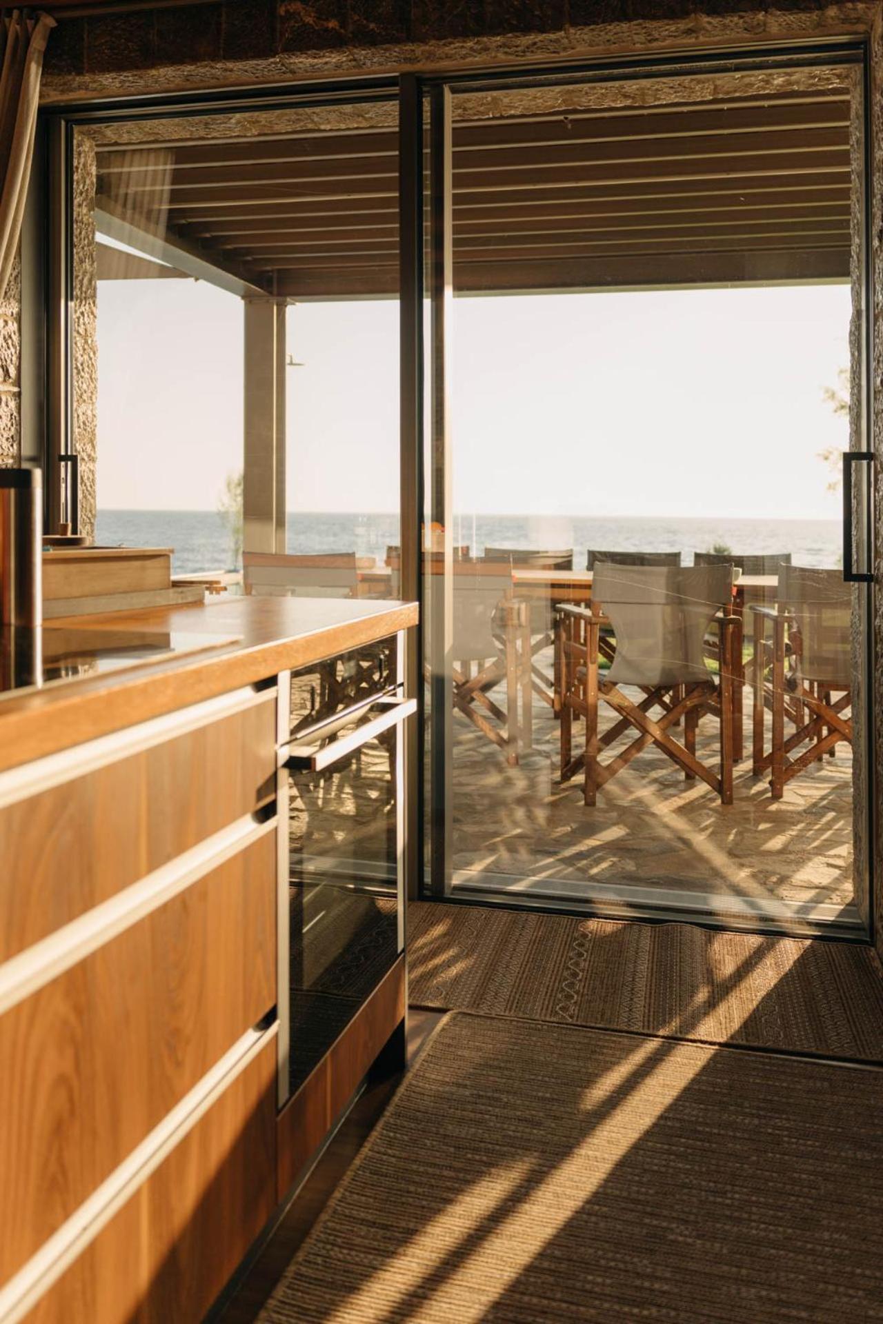 Real Life Homes Luxurious Seafront Villas Each With Their Own Private Pools Korakokhórion エクステリア 写真